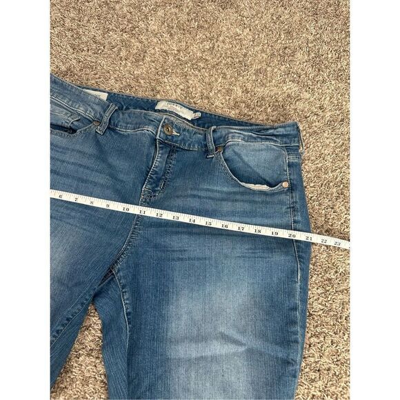 Torrid Slim Boot Jeans Stretchy Flare Leg Bootcut Medium Blue Wash High Rise 16R - Picture 9 of 11